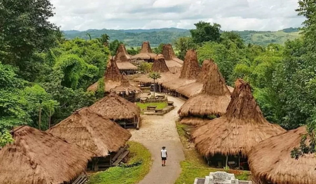 Kubur Batu Megalitik Warisan Leluhur yang Menawan