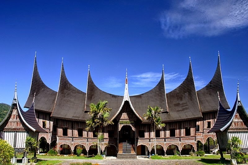  ini mempunyai bantuan yang sangat penting bagi Medan alasannya yaitu termasuk kota terbesar nomo ✔ Slide Sembilan Rumah Adat Melayu 