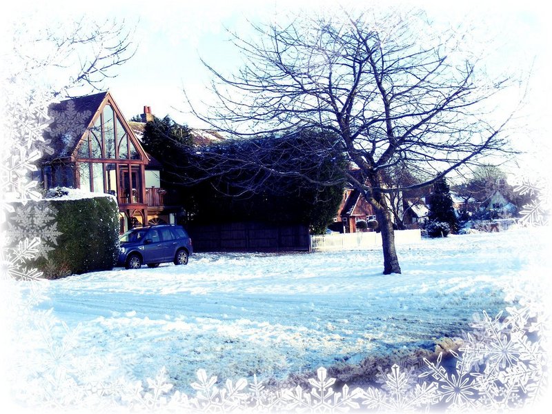 snowroadhouse.jpg