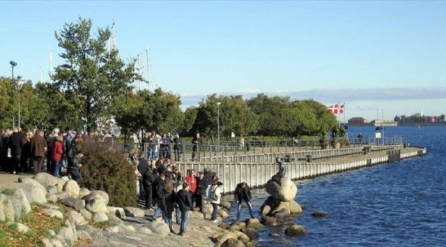 Famous-Landmarks-Distance-Looks-30