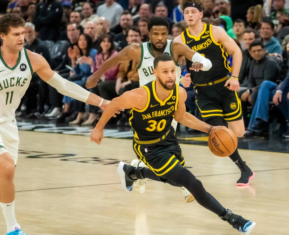 ¡Warriors aplastan a Bucks!, mientras Lakers se hunden con LeBron lesionado