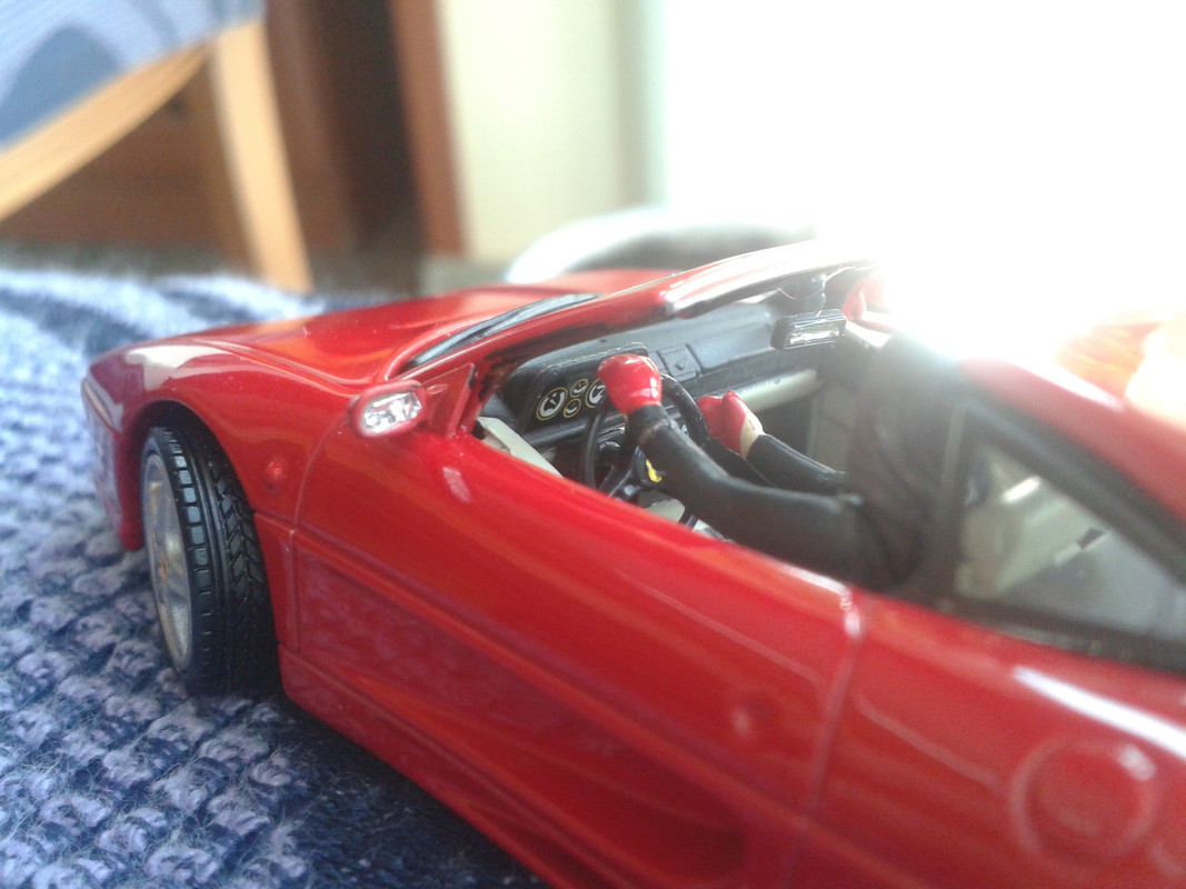 1995 Ferrari F355 GTS (Universal Hobbies-nº 10 James Bond Car Collection) (14)