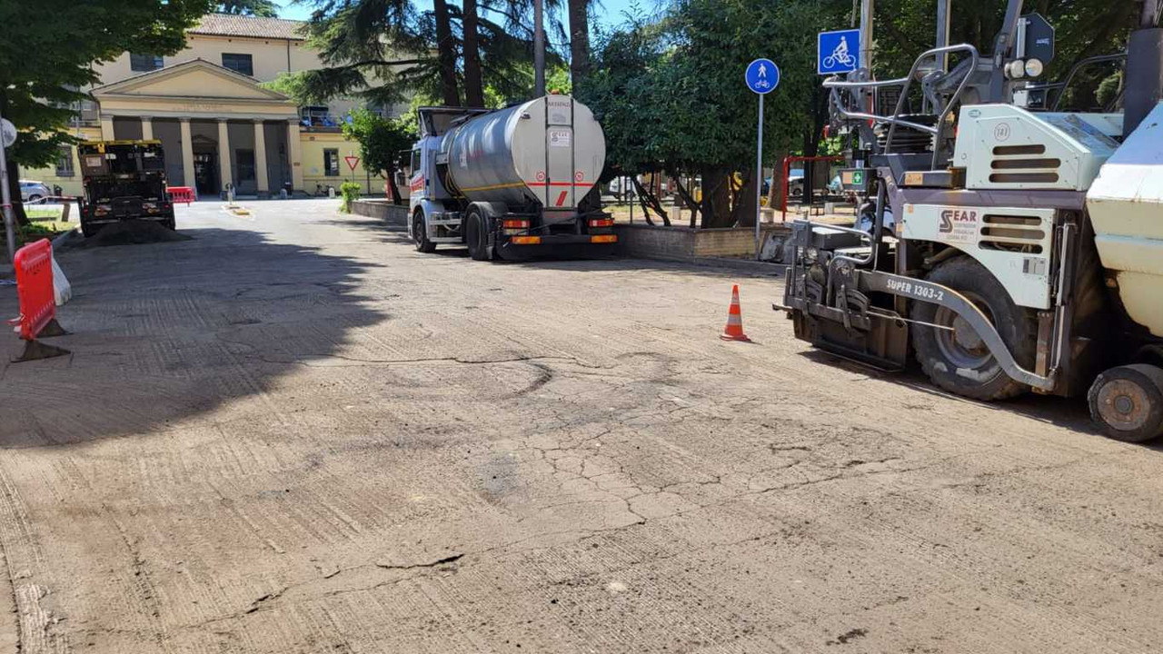 Manto stradale e marciapiedi: iniziati i lavori di ripristino e riqualificazione