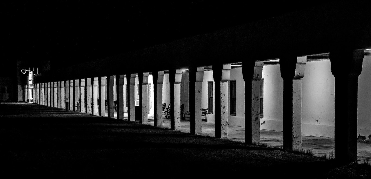 blacknwhitemotelcalifornia.jpg