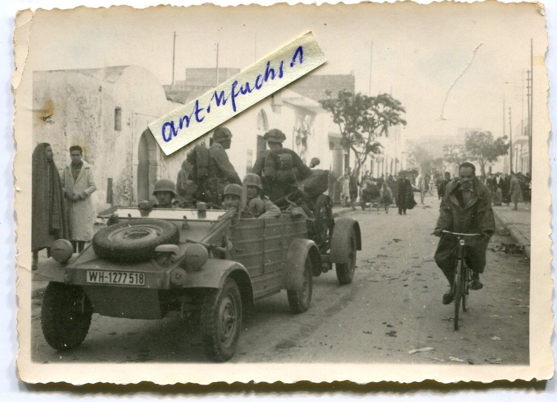 VW-Kübelwagen in Tripolis in Afrika beim Afrikak