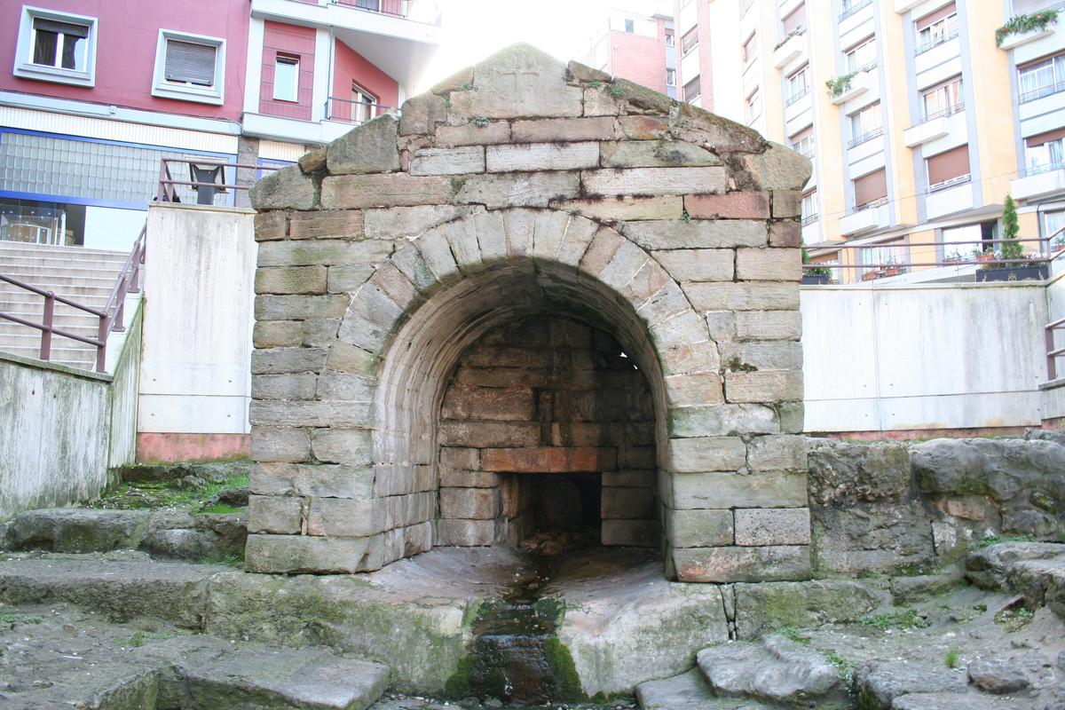 Fuente_de_Foncalada_en_Oviedo
