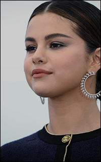 Selena Gomez 16-805