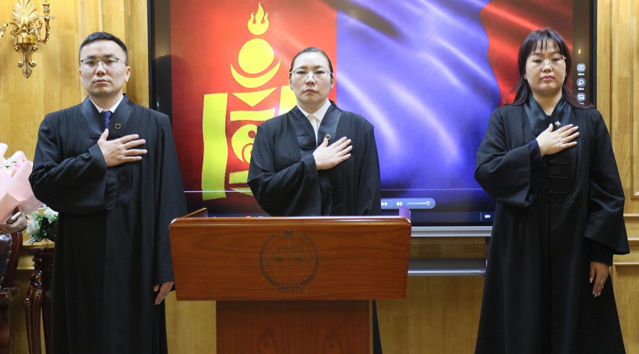 Нийслэл дэх Гэр бүл, хүүхдийн хэргийн анхан шатны тойргийн шүүхийн шүүгчдийн тангараг өргөх ёслолын арга хэмжээ боллоо