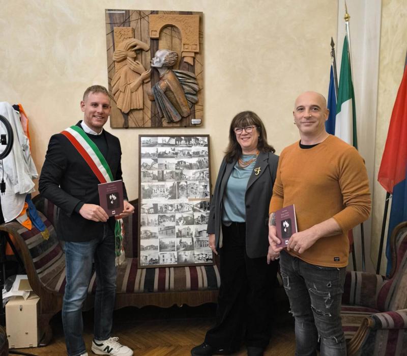 Un pannello sulla distruzione del ’45 donato al Comune dalla famiglia Marabini