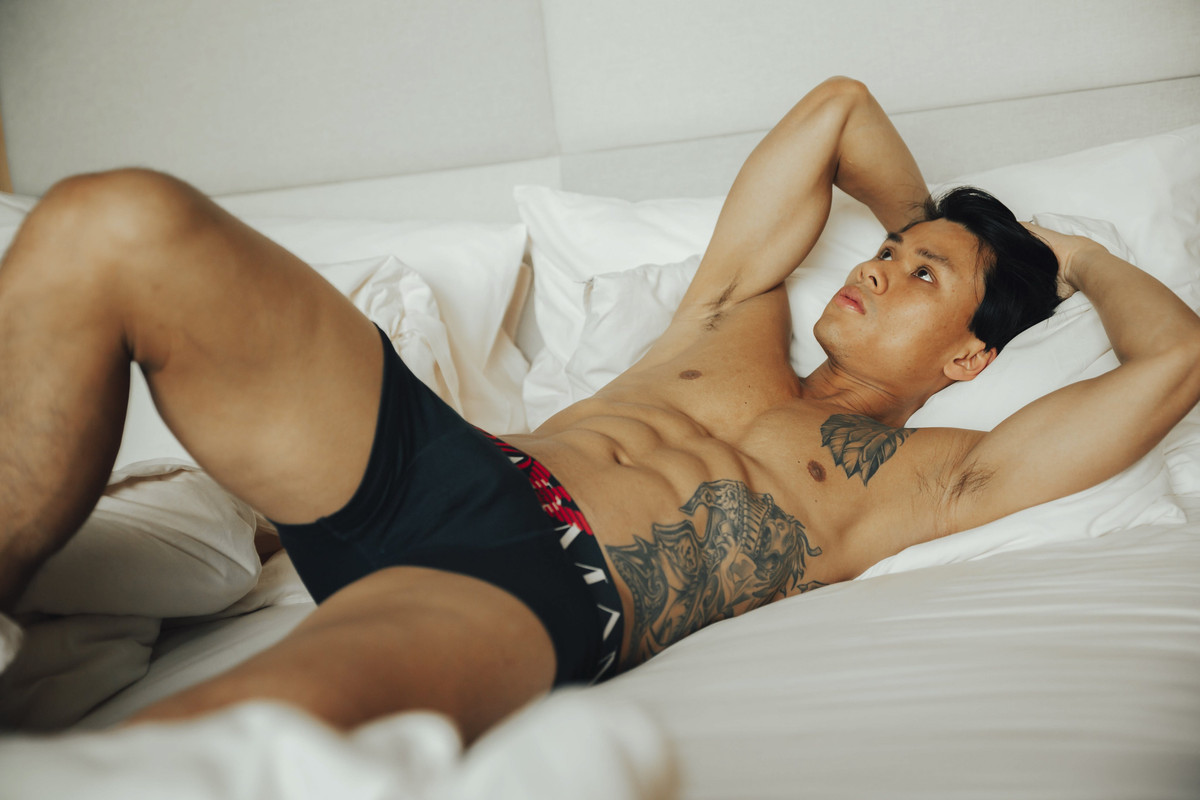 MODEL - Chàng trai xăm mình với gương mặt chữ điền