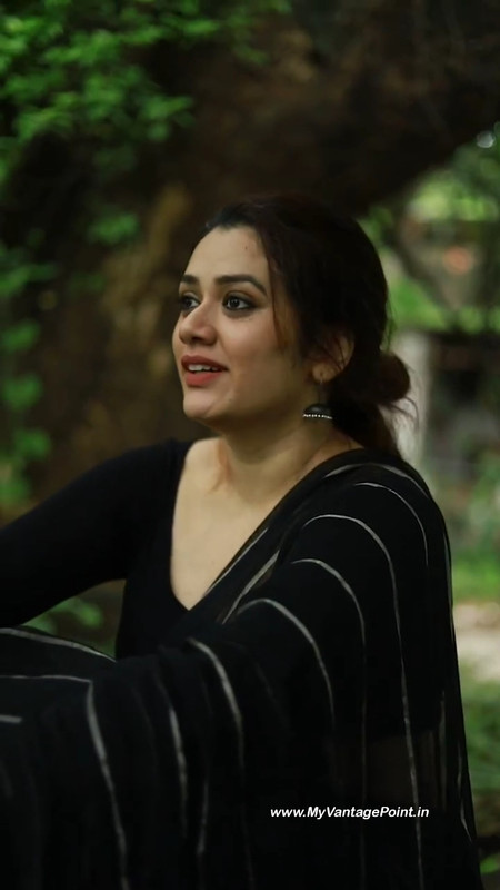 16-Marathi-Actress-Girija-Oak-Godbole-Hot-Pics-in-Black-Saree-My-Vantage-Point
