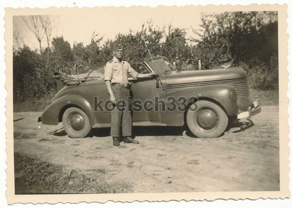 Foto Kraftfahrer am Kommandeur PKW Opel Kapitän 