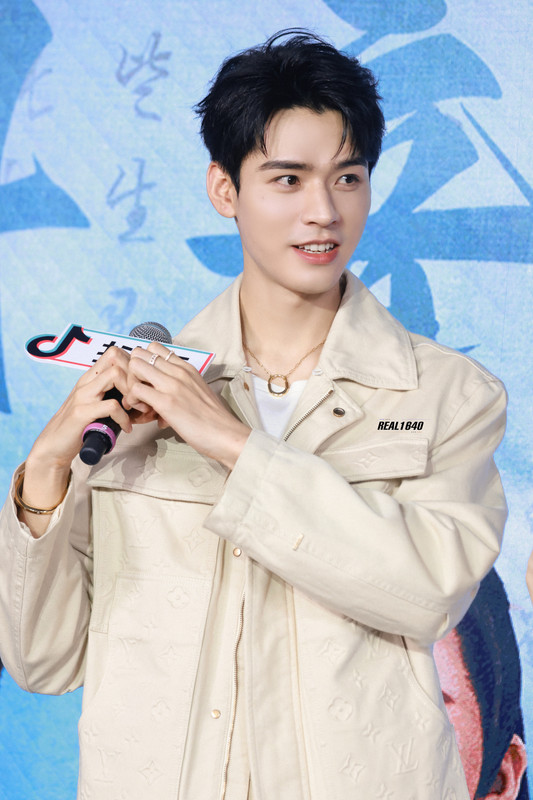 006CT39Tgy1hg3n93egnfj325137kx6s