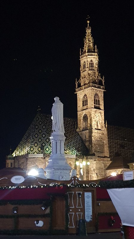 DOLOMITAS: NIEVE Y MERCADOS NAVIDEÑOS EN NOCHEVIEJA - Blogs de Italia - VUELO A MILÁN-LLEGADA A ORA-MERCADO NAVIDEÑO DE BOLZANO (11)