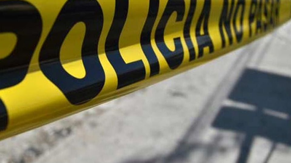 A la orilla de una vialidad, encuentran el cuerpo 'encobijado' de un hombre en Zacatecas