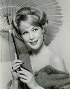 Barbara-Eden-d30