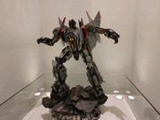 Prime-1-Studio-Blitzwing-Statue-01