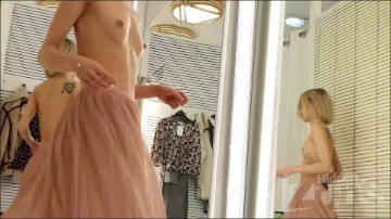 [Image: Voyeur24435082507.jpg]