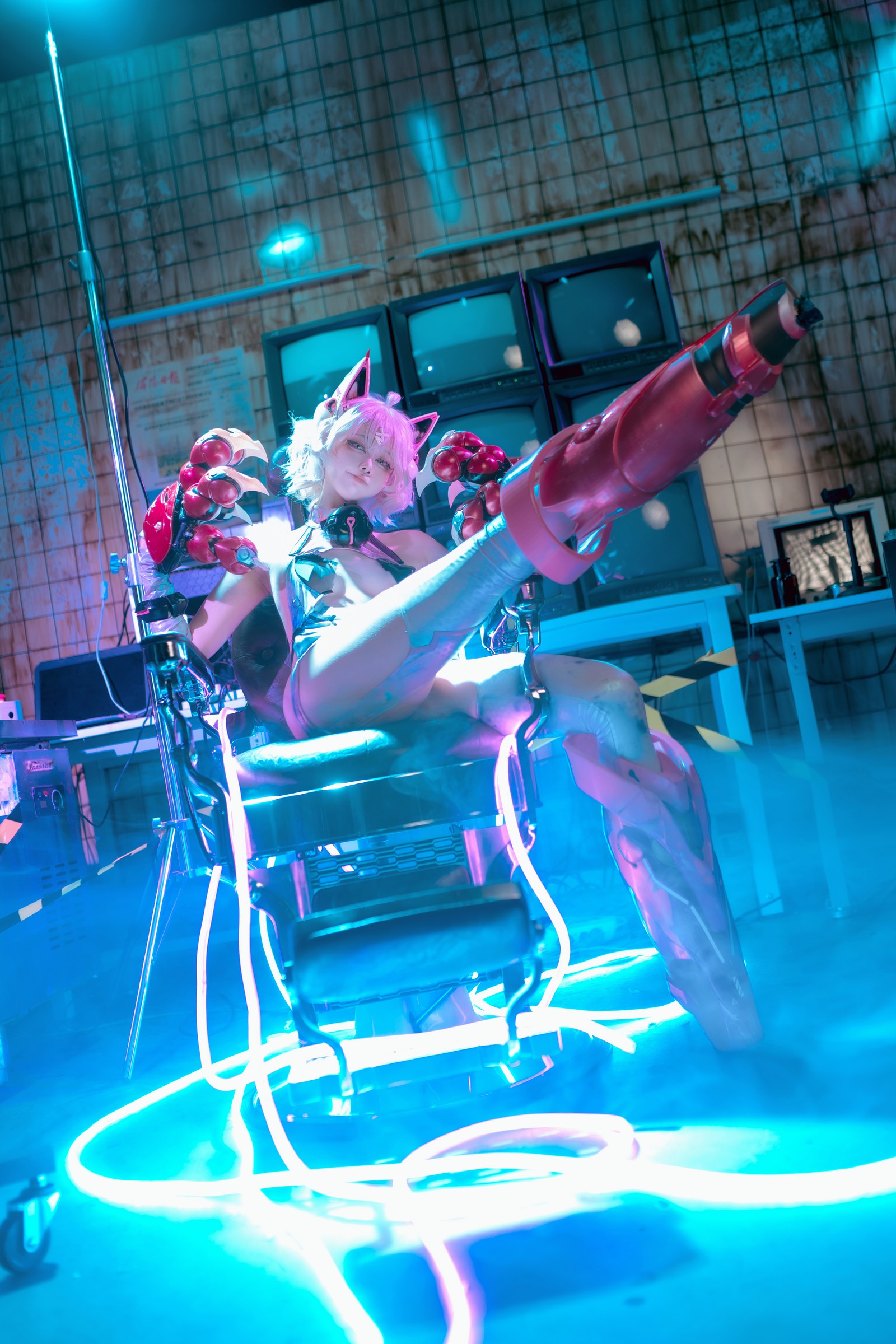 安食Ajiki 交错战线绯猁写真集 – 战斗角色COS高清图 [31P-357.7M]插图5