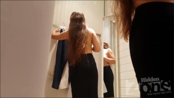 [Image: Voyeur16015075410.jpg]