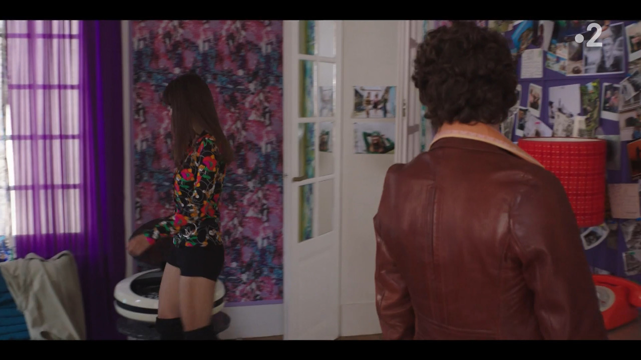 2022-05-13_21_10_Fr2_Les-petits-meurtres-d-Agatha-Christie-70-s_3x2_La-chambre-noire.mp4_snapshot_17