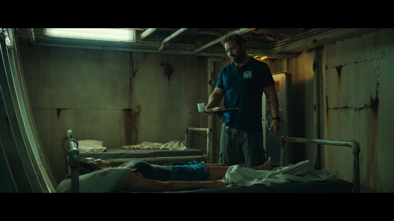 Dangerous.Animals.2025.2160p.AMZN.WEB-DL.DDP5.1.H.265-BYNDR (Vietsub).mkv_snapshot_00.48.18.896