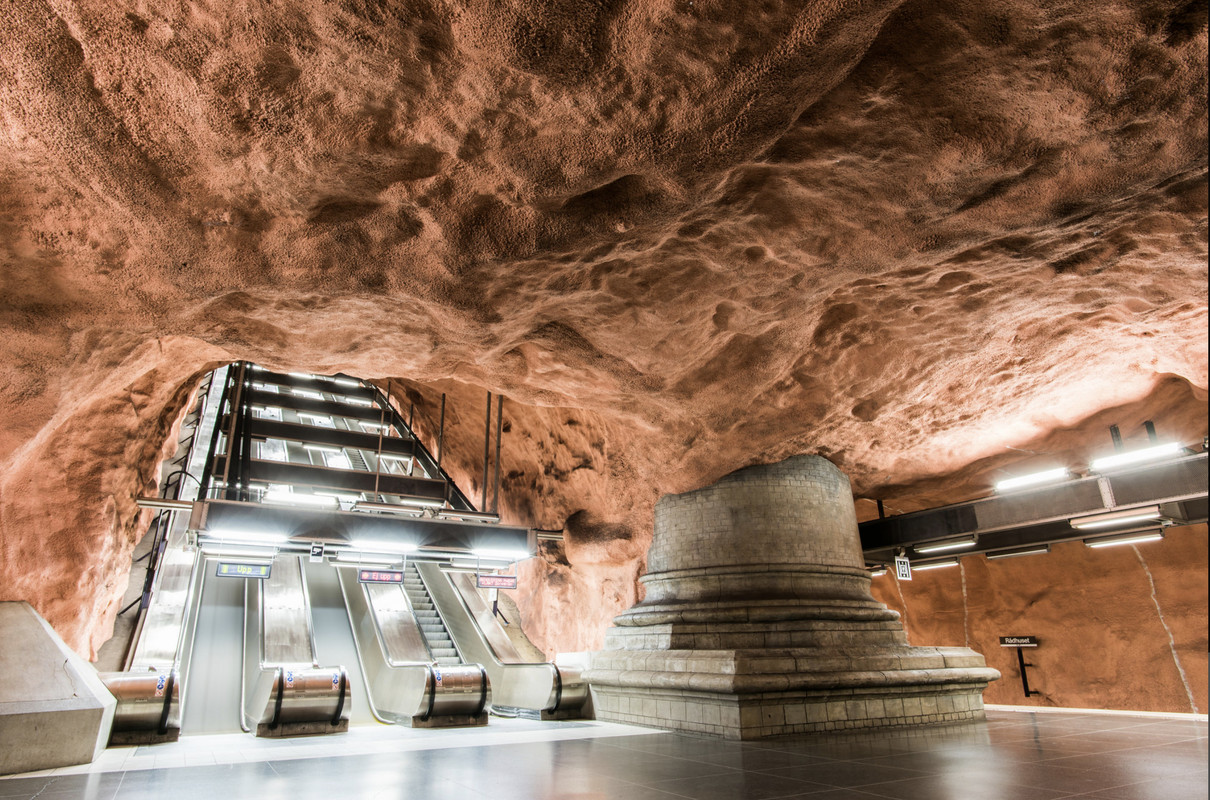 brownstockholmetrotunnel.jpg