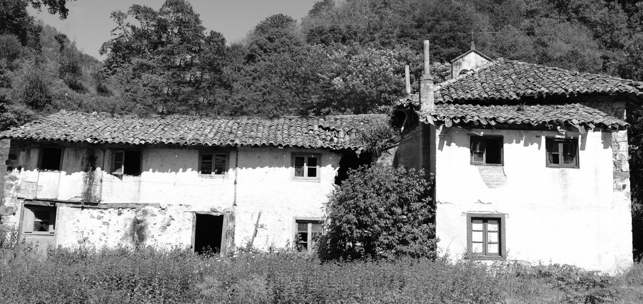 blacknwhite-ruin.jpg