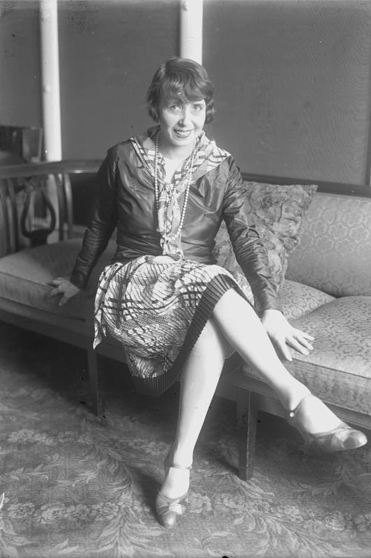 Bundesarchiv_Bild_102-11610,_Revue-Tänzerin_Mistinguett