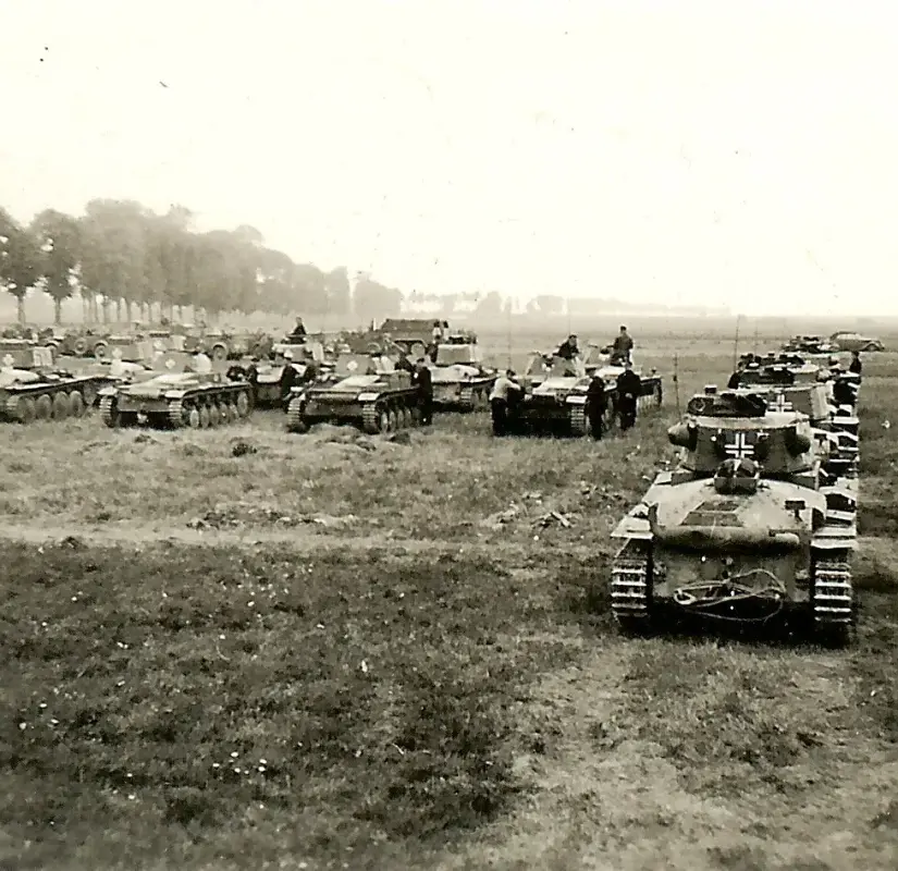 BEST! German Pzkw.38(t) Panzer Tanks & Pzkw.II Panzer Tanks Lined Up!!!--