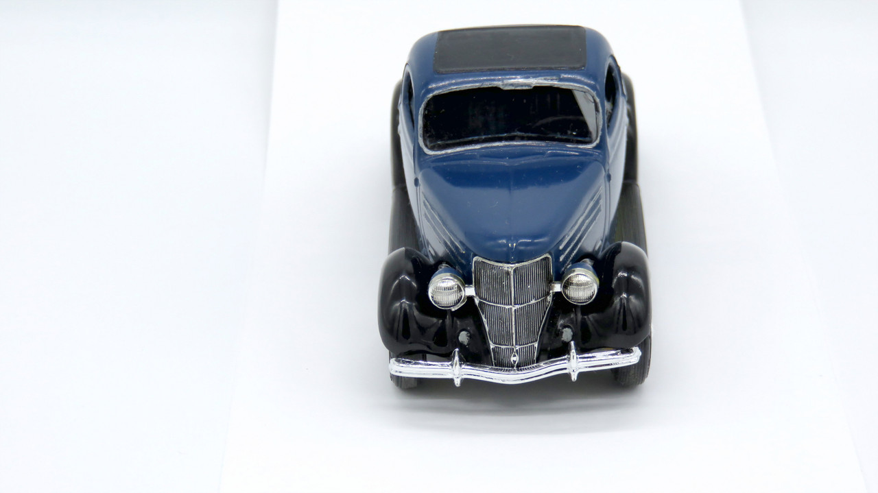 AMT 1936 Ford Coupe, 1/43 IMG-1902