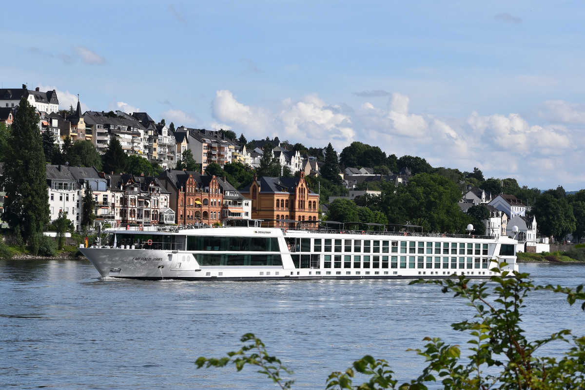 2022.06.27I5ad Schiff E. Dawn 02 (1940x1293)