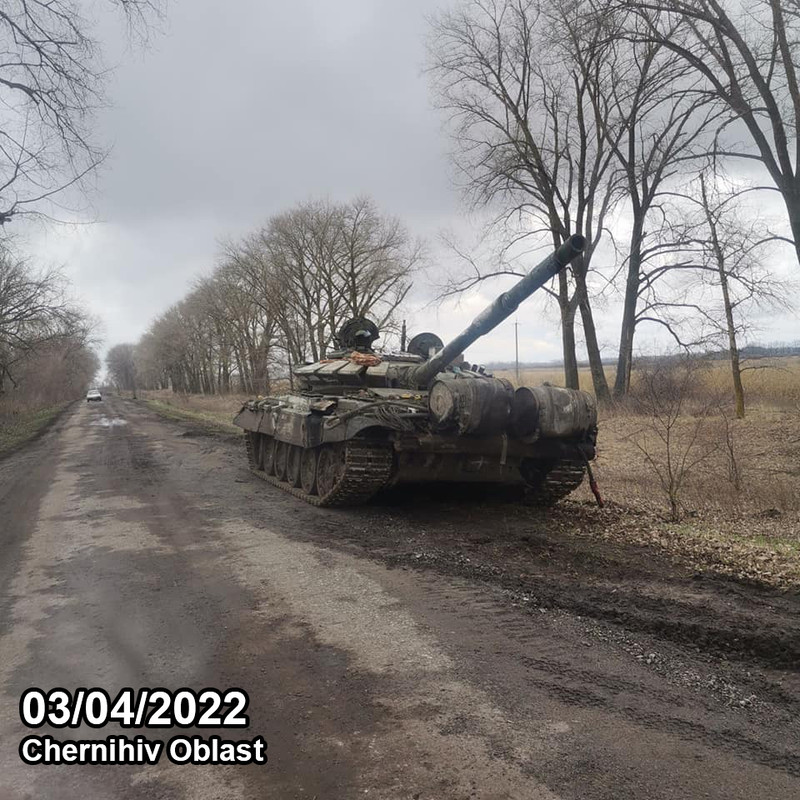 2022-04-03 T-72B3 captured Chernihiv