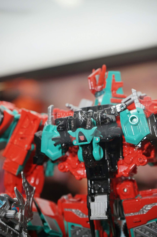 SDCC2015-Hasbro-Case-Transformers-Combiner-Wars-