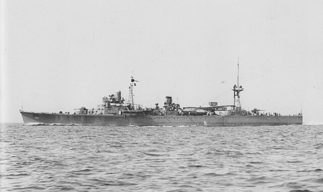 Japanese_minelayer_Tsugaru_1941