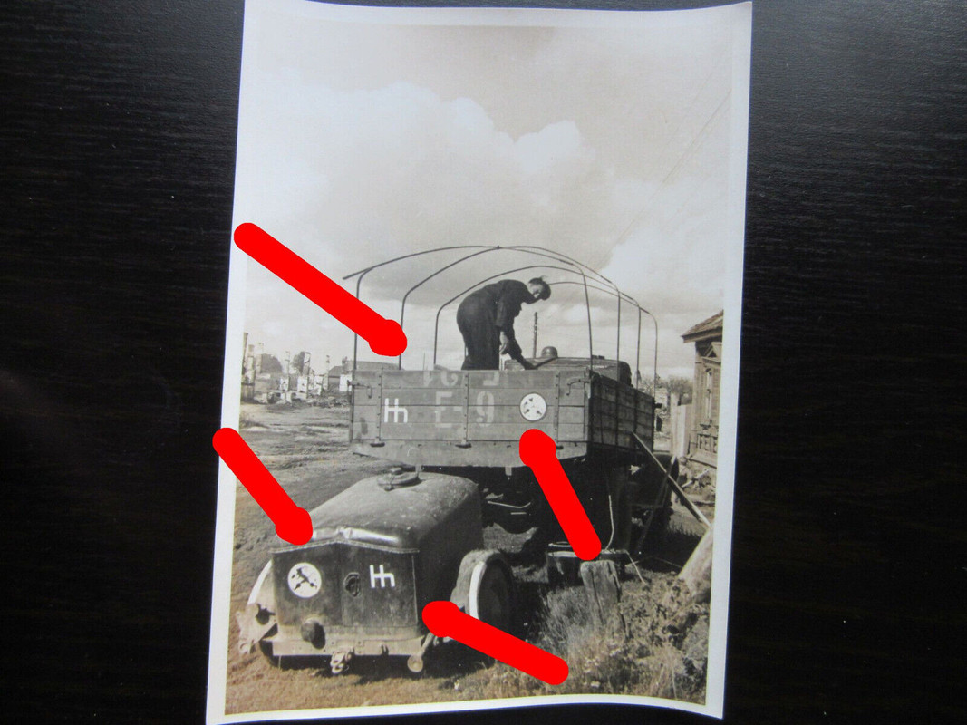 Foto Russland Luftwaffe 2(F)33 SDKFZ LKW Anhänger Emblem Maling Beute LKW