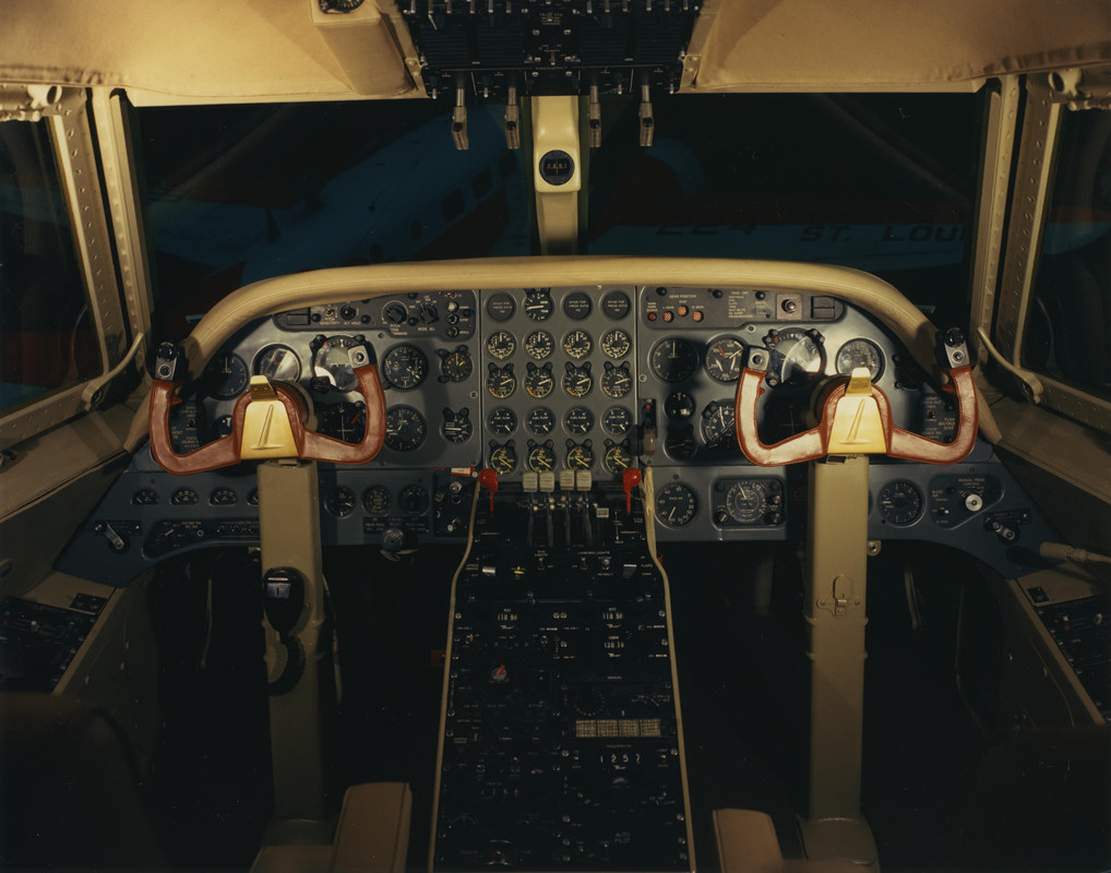 D4C 3981 Model 220 cockpit