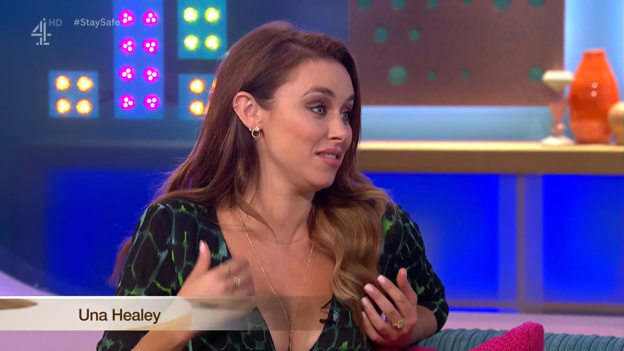 Una Healy 160820.mp4_snapshot_00.54_[2020.08.16_21.46.36]