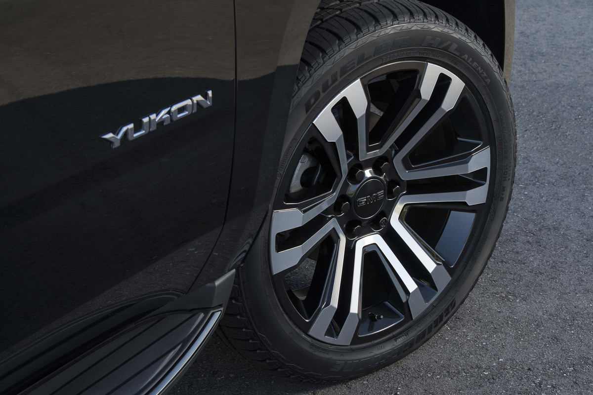 2019 GMC Yukon Graphite Performance Edition  (3)