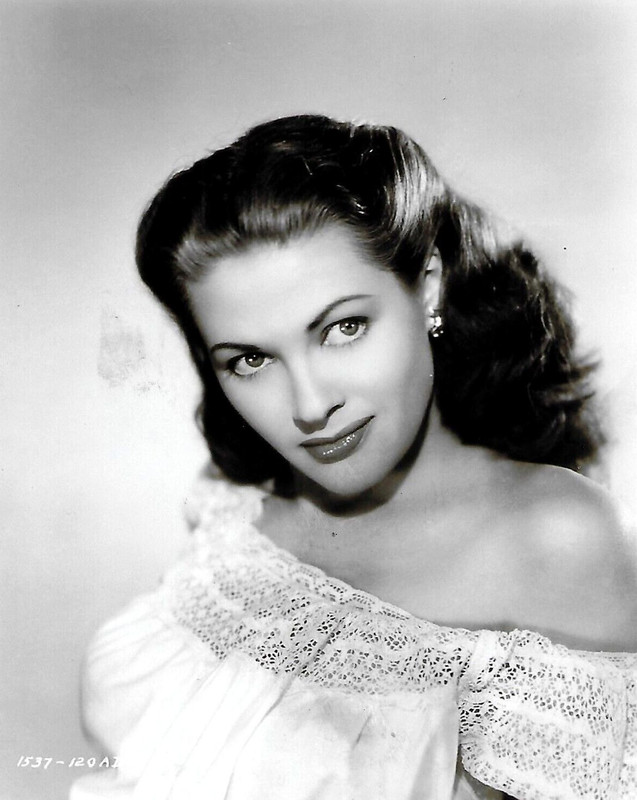 Yvonne De Carlo d48