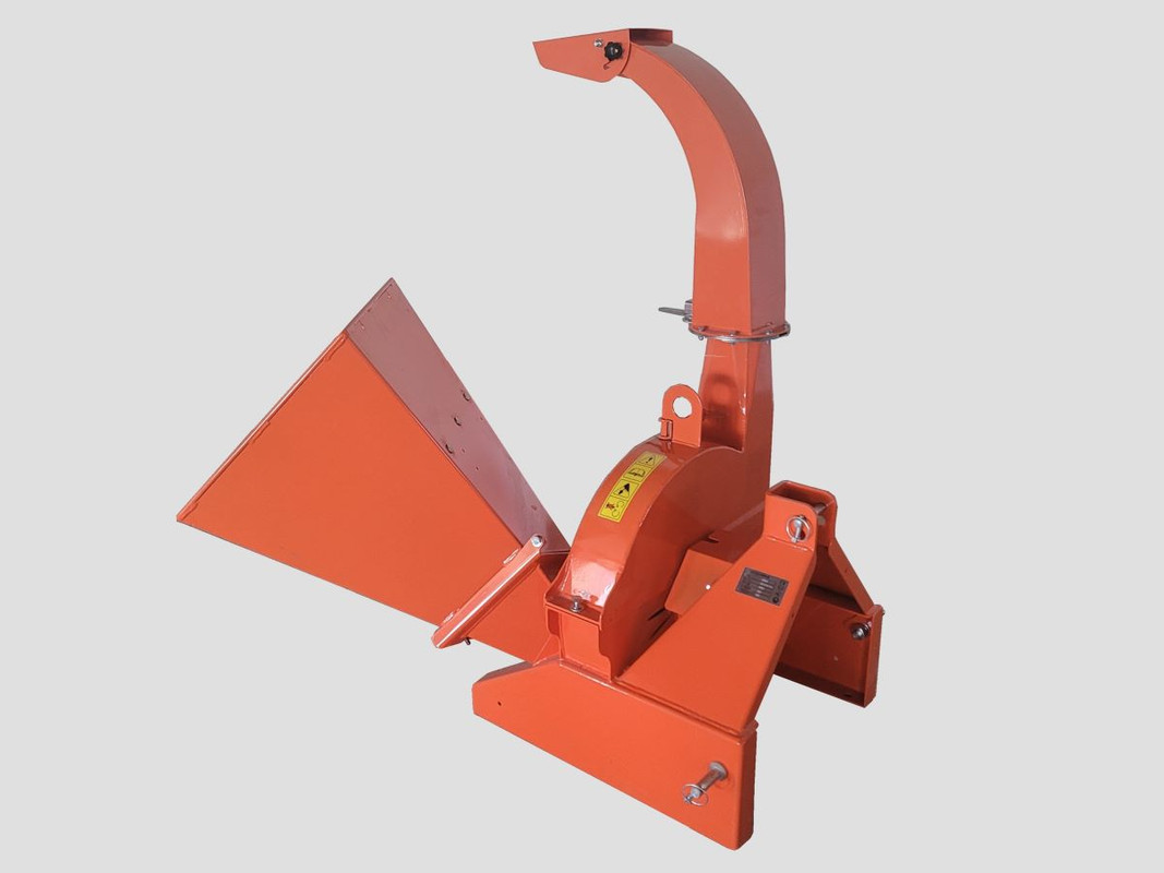 Traktorovy-stepkovac-drtic-vetvi-Dabaki-BX-42sl-3a