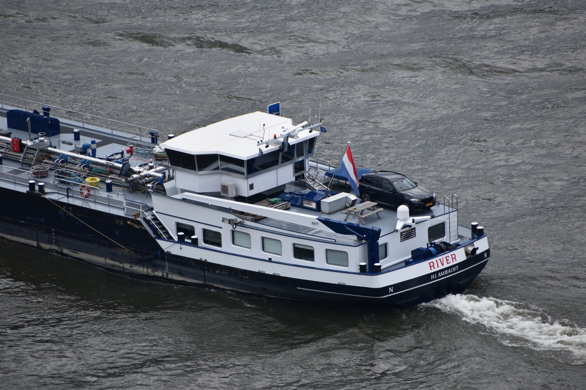 2022.06.27d7f Schiff River (1940x1293)