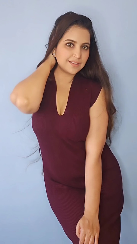 jolly bhatia sexy boobs and cleavage.mp4_snapshot_00.20.000