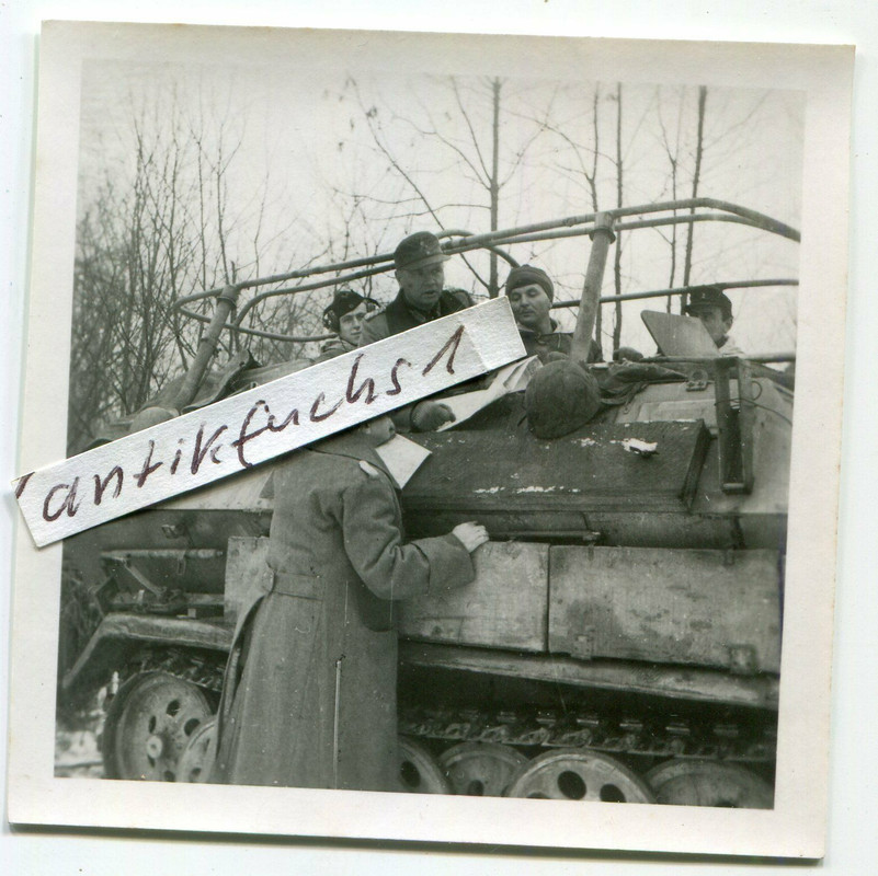 Funk-Schützen-Panzer_SPW mit Tarnanstrich im Kurland-Kessel 1944-45