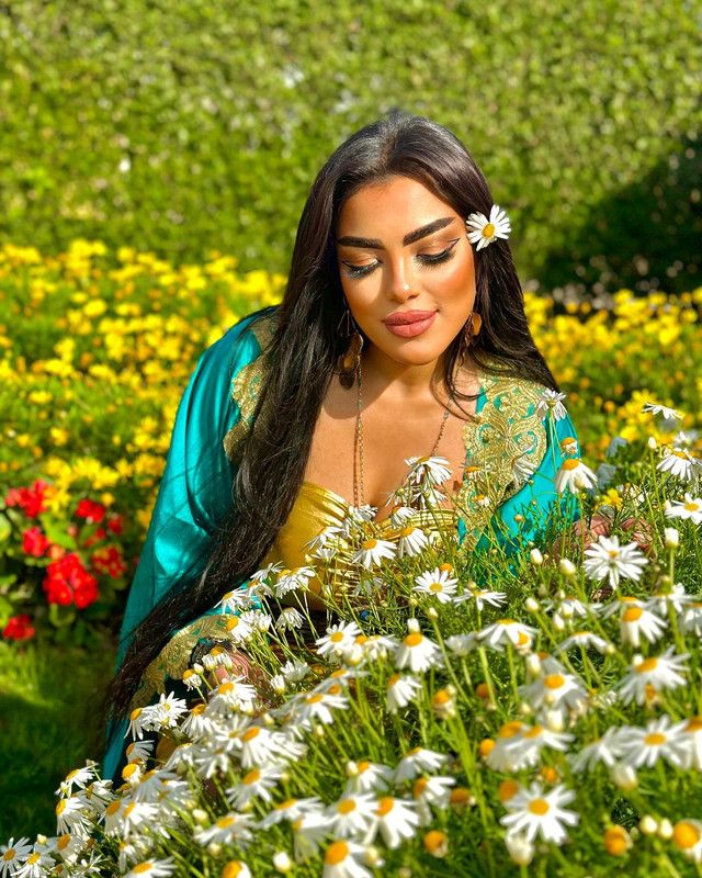 صور مثيرة جدا علياء كامل في جلسة تصوير طبيعية  Aliaakamelofficial-1719429207808