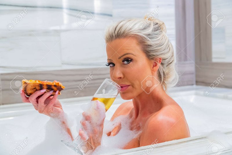 PIZZA-IN-THE-TUB