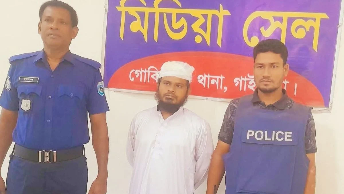 অশ্লীল ভিডিও ফেসবুকে ছড়িয়ে দেওয়ার হুমকি, মাদ্রাসা শিক্ষককে গণধোলাই