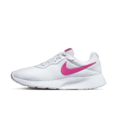 Nike: Tenis Nike Tanjun Materiales sustentables Calzado para mujer 
