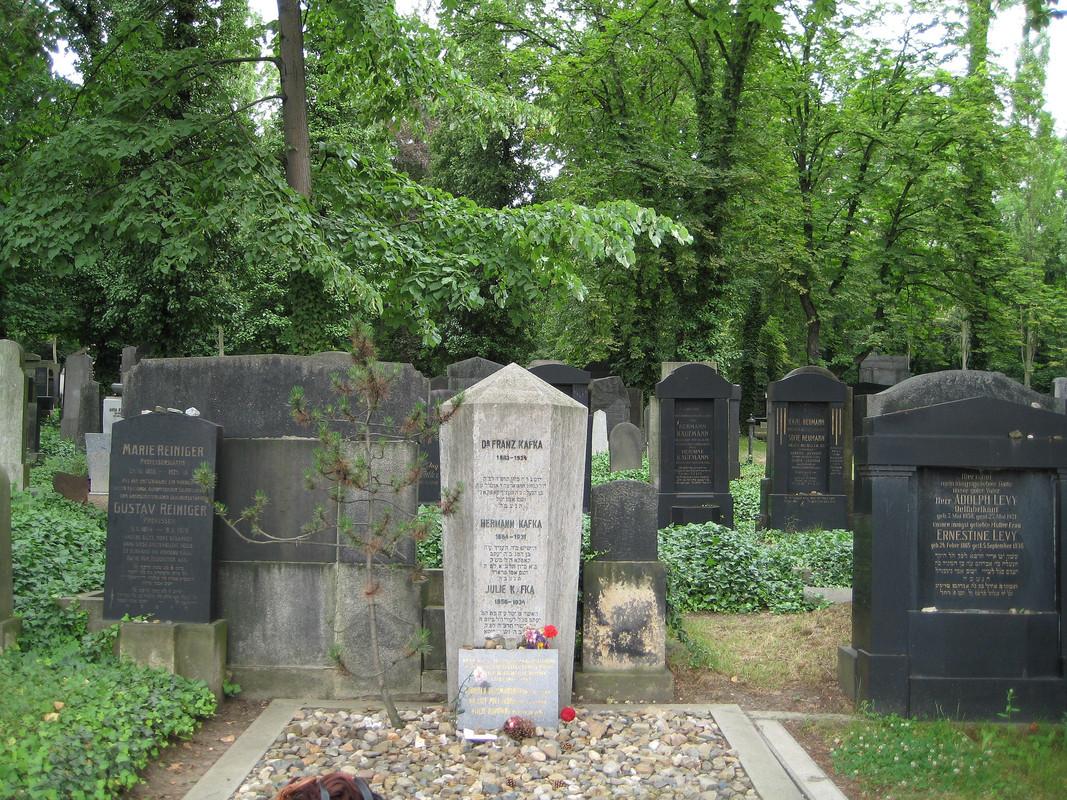 Kafka-s-Grave-panoramio