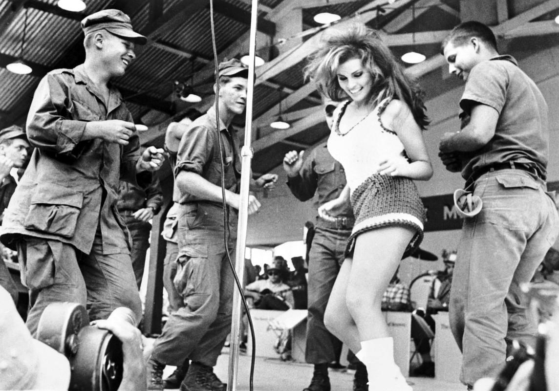 raquel_welch_c78
